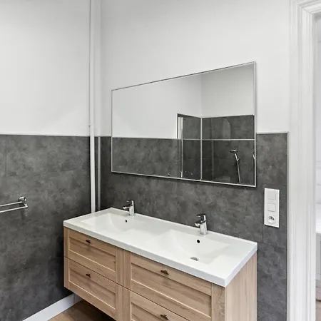 In Brussels, Lantsheere By Homenhancement Sa *